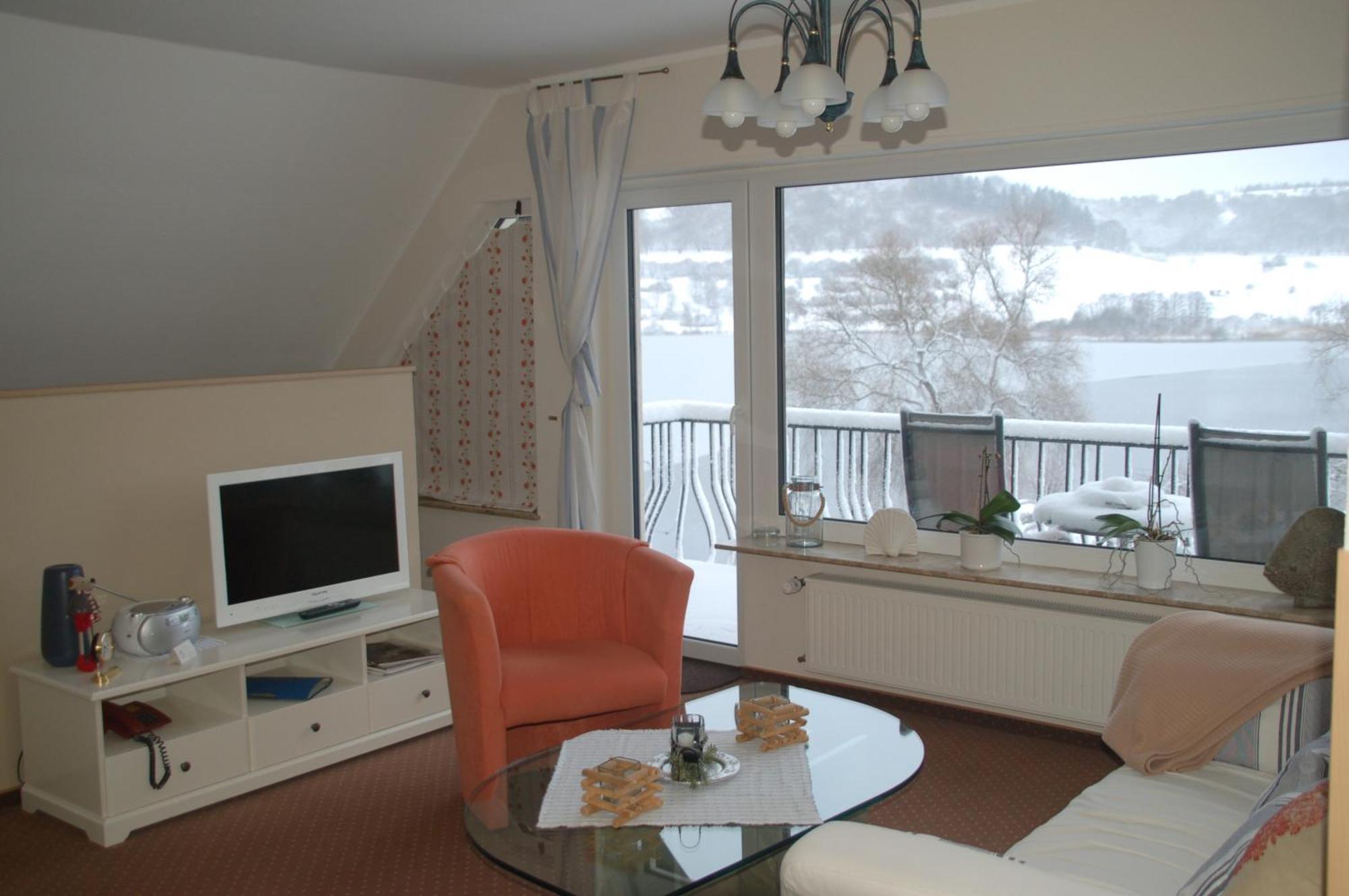 Hotel-Ferienwohnungen Cafe Maarblick Schalkenmehren Habitación foto