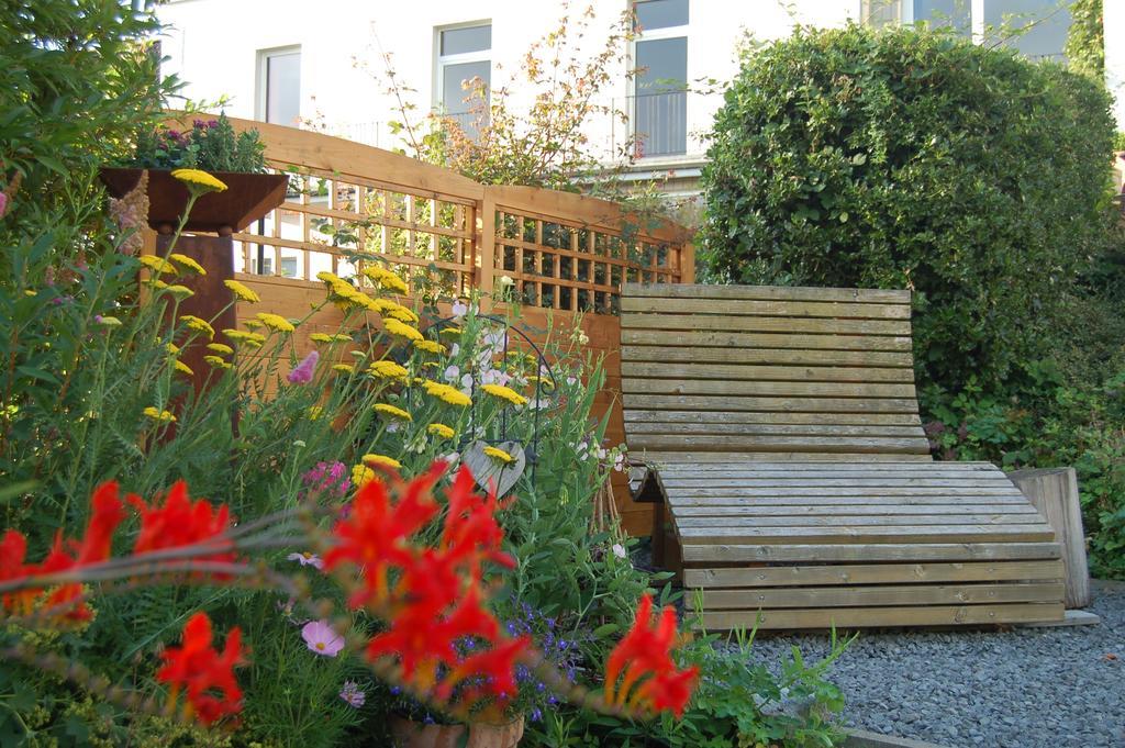 Hotel-Ferienwohnungen Cafe Maarblick Schalkenmehren Exterior foto