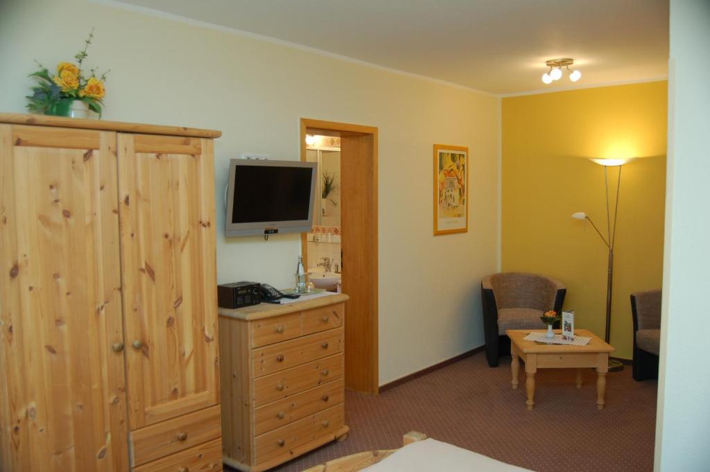 Hotel-Ferienwohnungen Cafe Maarblick Schalkenmehren Habitación foto