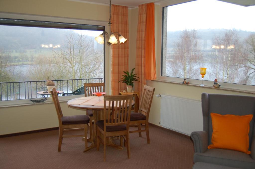 Hotel-Ferienwohnungen Cafe Maarblick Schalkenmehren Habitación foto
