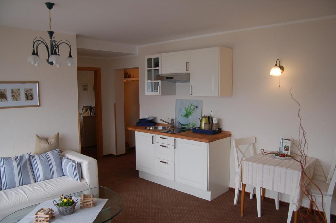 Hotel-Ferienwohnungen Cafe Maarblick Schalkenmehren Habitación foto